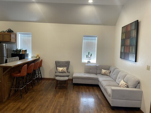 4 bedrooms 3 bath, Tranquil Home, Master suite & Jet tub, Mins from Hot Springs