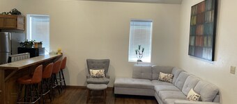 4 bedrooms 3 bath, Tranquil Home, Master suite & Jet tub, Mins from Hot Springs