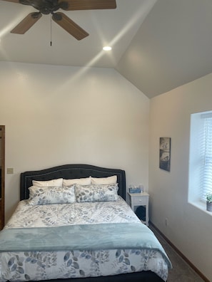 4 bedrooms, desk, iron/ironing board, WiFi