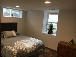 4 habitaciones, escritorio, tabla de planchar con plancha y wifi