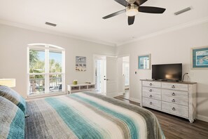 4 bedrooms, desk, iron/ironing board, free WiFi - FREE Beach Setup on PRIVATE BEACH ♥ Beach Bar Pavilion ♥ Two Pools, Pickleball (Miramar Beach)