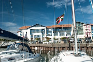 Marina - 50m de la Plage ! Bel Appartement Duplex  + Wi-Fi (Hendaye)