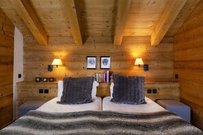 4 bedrooms, travel cot, free WiFi, bed sheets