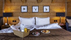 4 bedrooms, travel crib, free WiFi, bed sheets