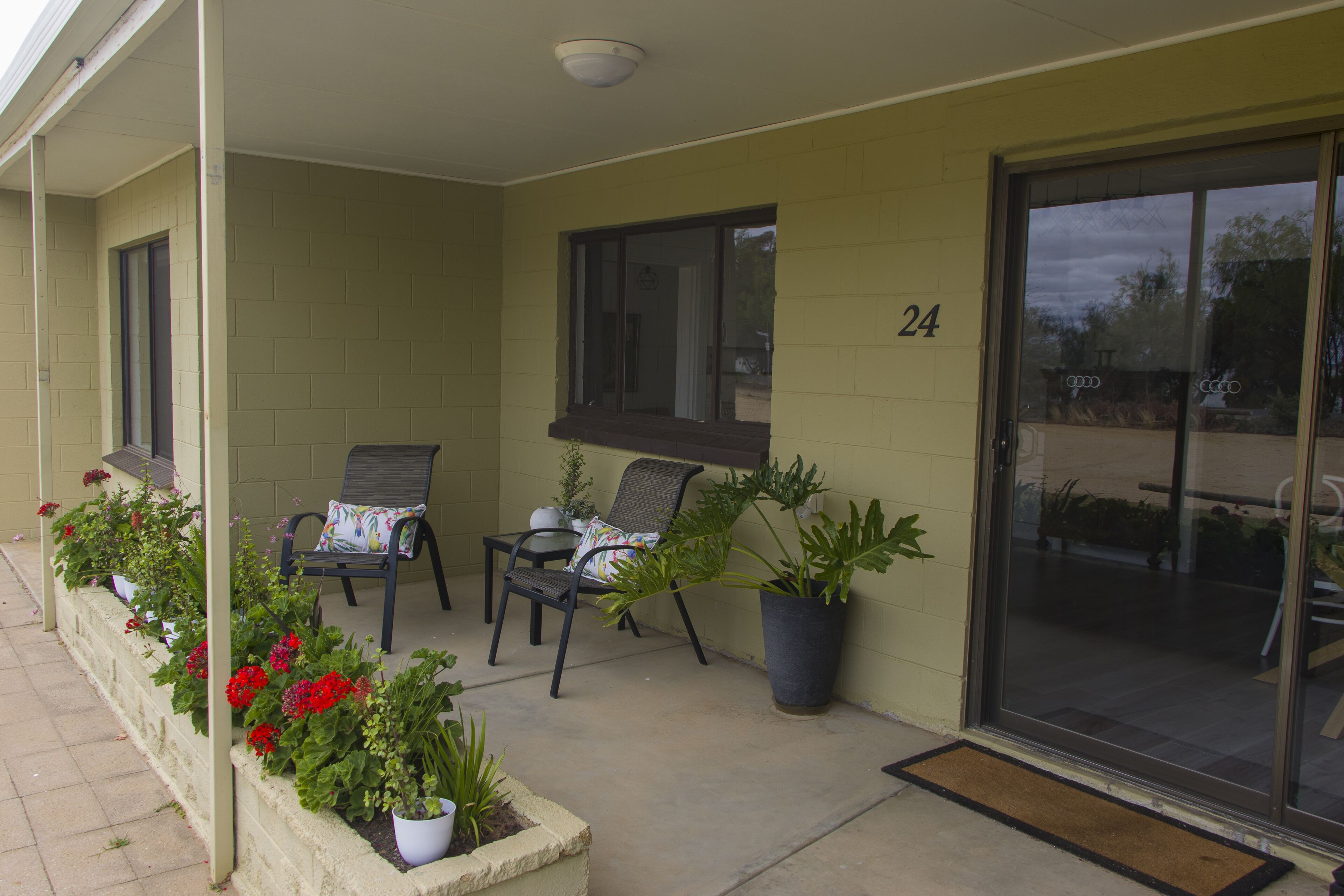 Lake Bonney Views - Cabin Retreat — image 13