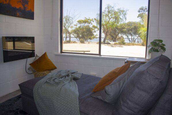 1 bedroom, blackout curtains, free WiFi, bed sheets