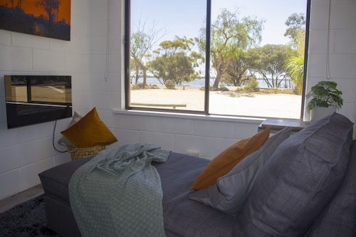 Lake Bonney Views - Cabin Retreat