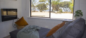 Lake Bonney Views - Cabin Retreat