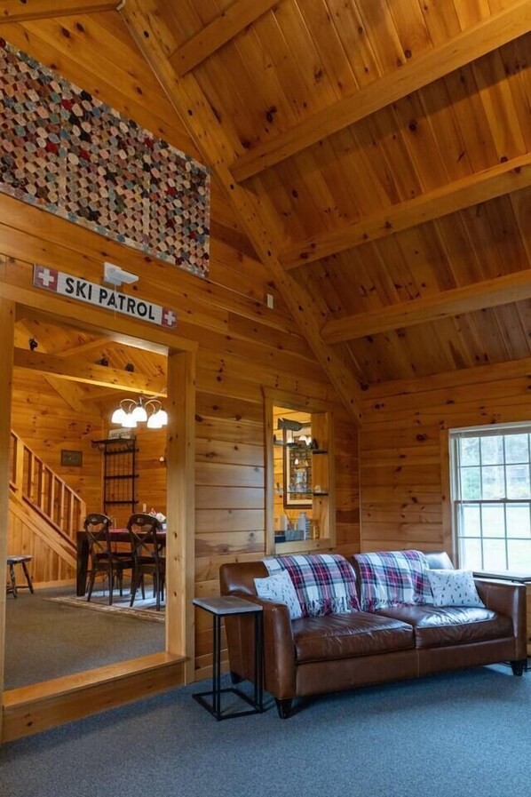 Smart TV, fireplace, video games, table tennis