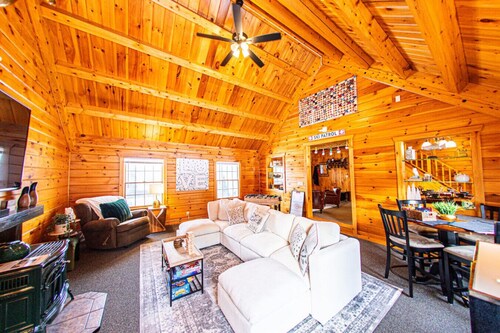 Luxurious Mt Retreat Sauna Hot Tub Fire Pit & Park