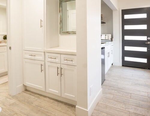 Stylish Private Guest Suite, central to it all!