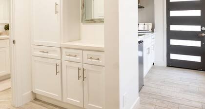 Stylish Private Guest Suite, central to it all!