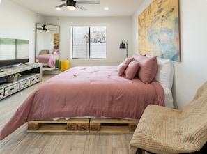 1 habitación, tabla de planchar con plancha, wifi gratis y ropa de cama