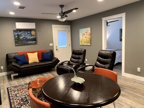 Interior - Fall City Queen BD · Fall City apartment 5 minutes from Salish Lodge (Fall City)