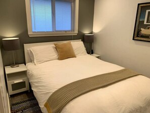 1 bedroom, iron/ironing board, travel cot, WiFi - Fall City Queen BD · Fall City apartment 5 minutes from Salish Lodge (Fall City)
