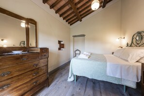 3 bedrooms, desk, WiFi, bed sheets - Villa la Ghiandaia By MMega (Santa Lucia)