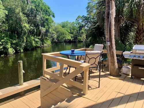 Waterfront Loft with Free Water Access to Three Sisters Springs