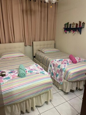 3 chambres, fer et planche à repasser, accès au Wi-Fi (inclus)