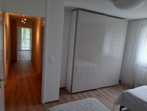 2 makuuhuonetta, vauvan matkasänky, ilmainen Wi-Fi, vuodevaatteet