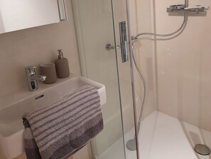Bathroom - Cosy apartment for 4 people with WIFI, TV and balcony (Engelberg)
