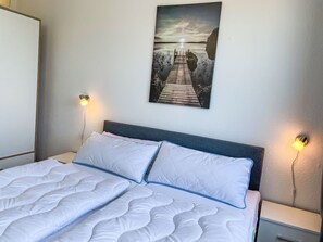 1 bedroom, free WiFi - Lovely apartment for 2 people with WIFI, TV and balcony (Eckernförde)