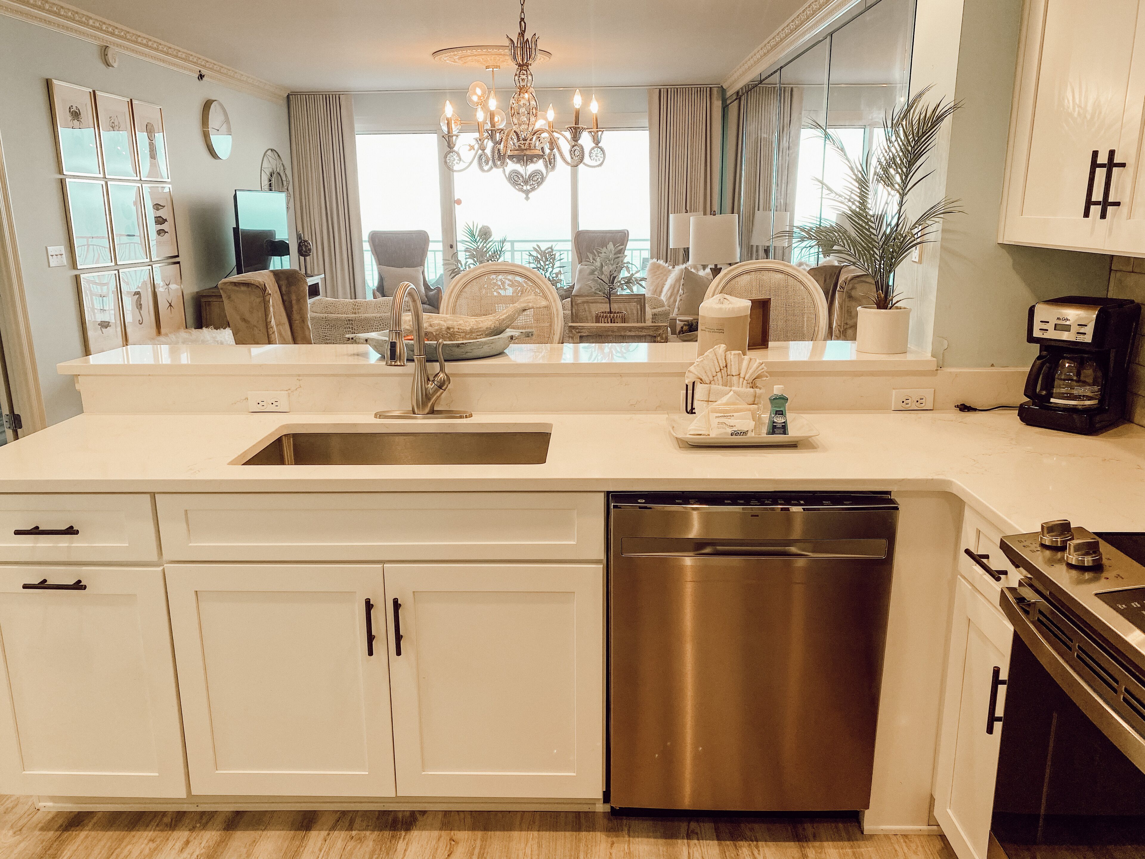 冰箱、微波炉、烤箱、炉灶