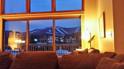 MountainView - Luxurious 5800SF Retreat with Breathtaking 4-Season Views!