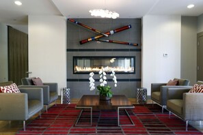 Interior - Upscale 2B w/ W/D. Lots of amentities; Gym, Theatre, Pool. by Blueground (Cambridge)