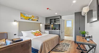 Golden Hotel