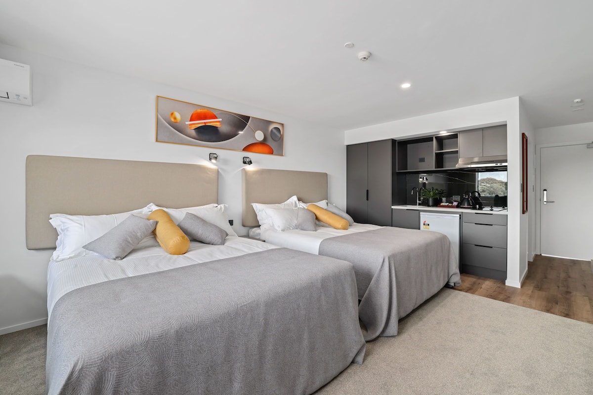 deluxe double or twin room, mountain view | 1 bedroom, egyptian cotton sheets, premium bedding, desk