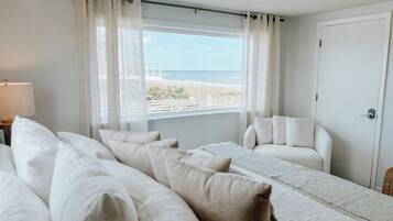 3 bedrooms, desk, travel crib, free WiFi