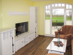 تلفزيون بشاشة مسطحة