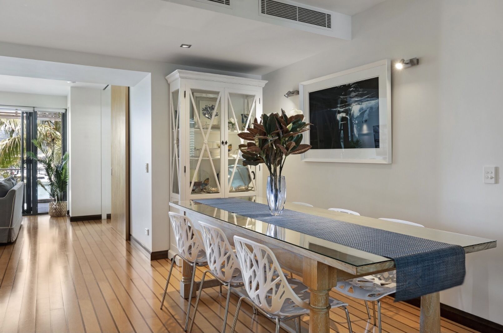 Marina Beauty.Luxury Airlie Waterfront.3 King Beds — image 9