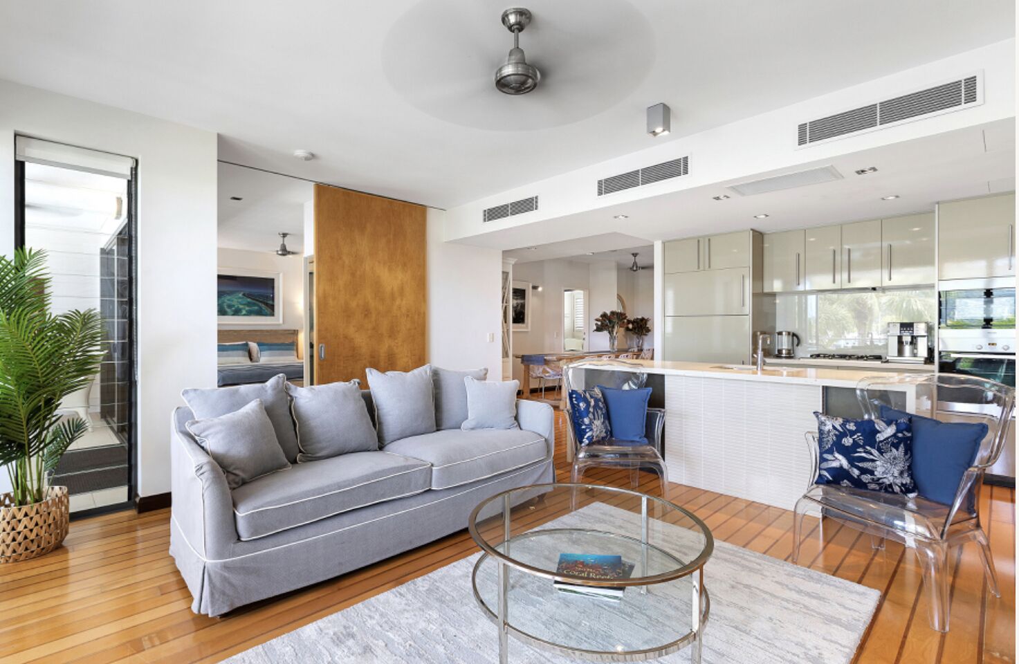 Marina Beauty.Luxury Airlie Waterfront.3 King Beds — image 11
