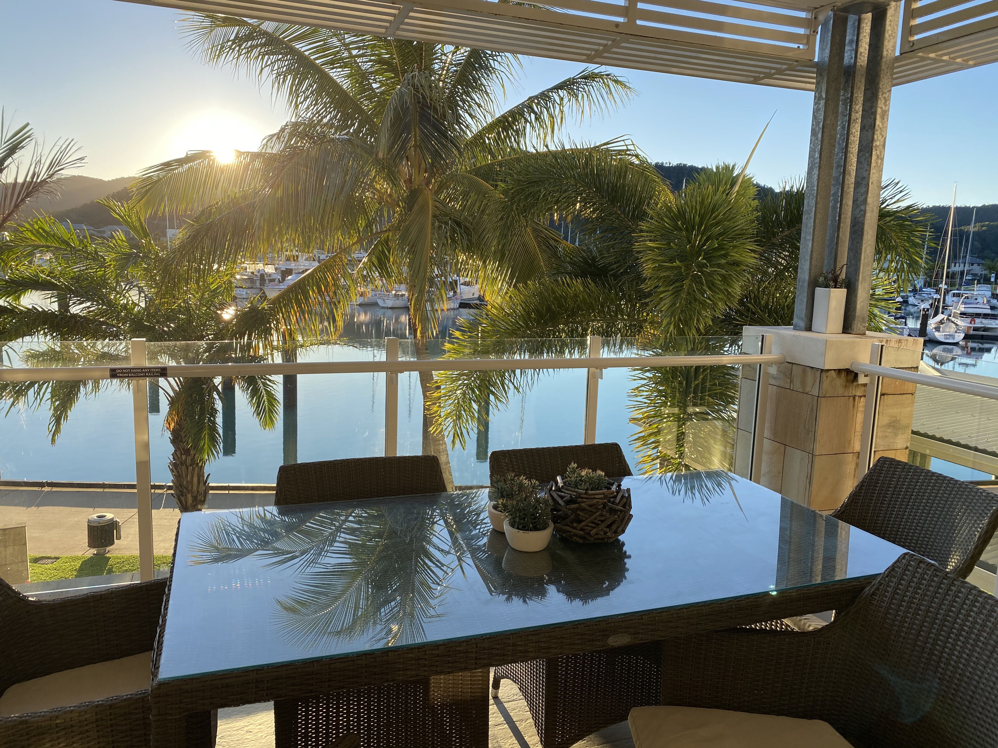 Marina Beauty.Luxury Airlie Waterfront.3 King Beds — image 8
