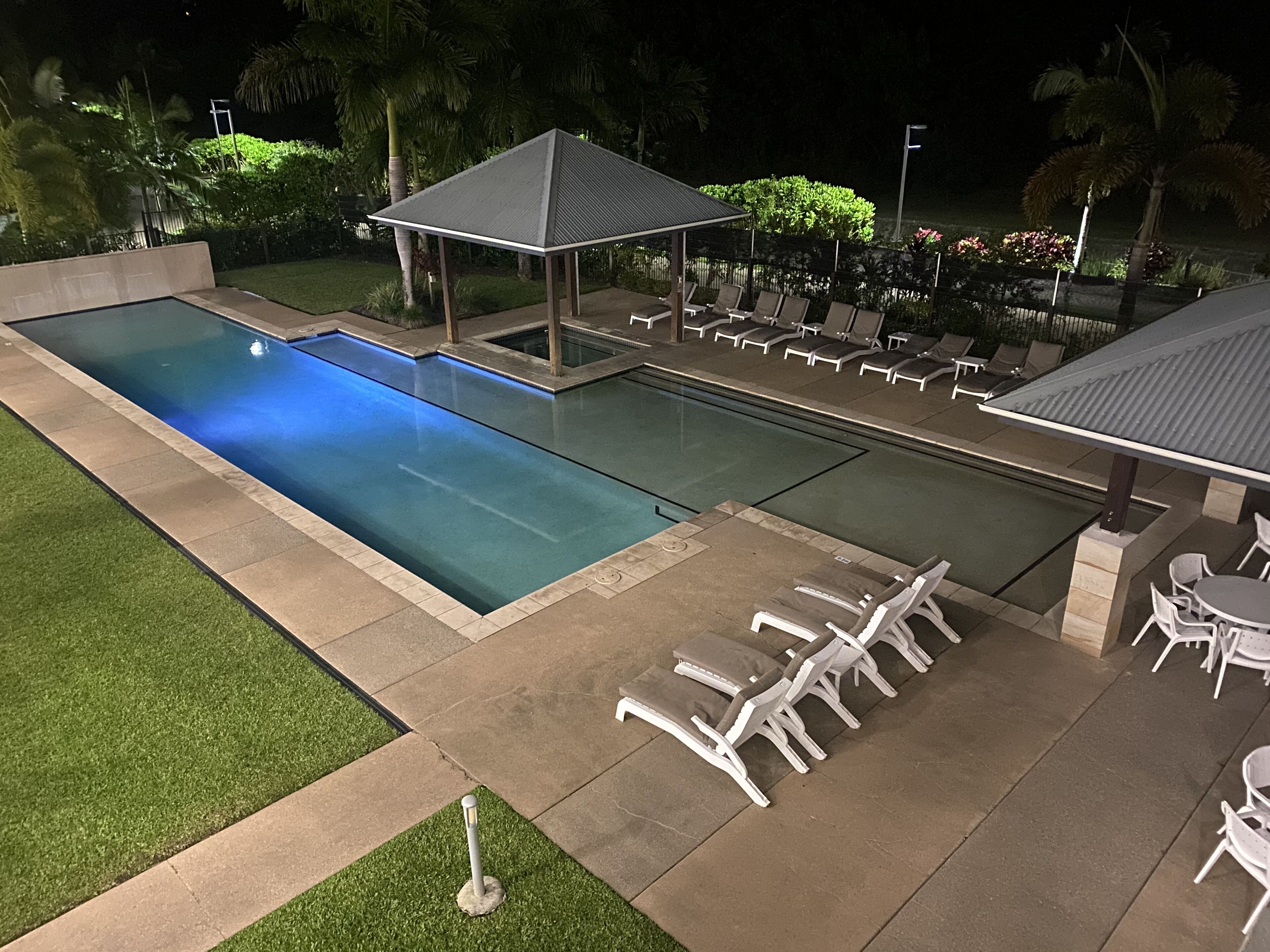 Marina Beauty.Luxury Airlie Waterfront.3 King Beds — image 6