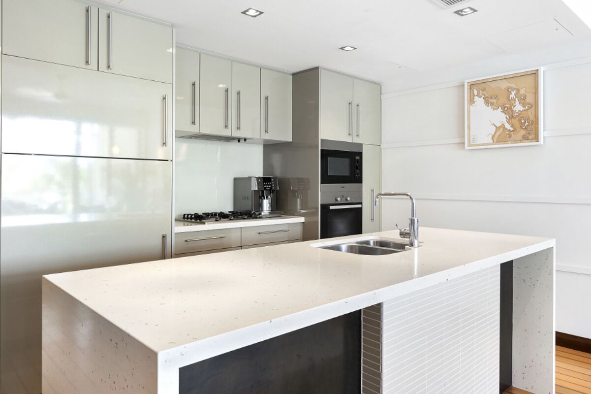 Marina Beauty.Luxury Airlie Waterfront.3 King Beds — image 10