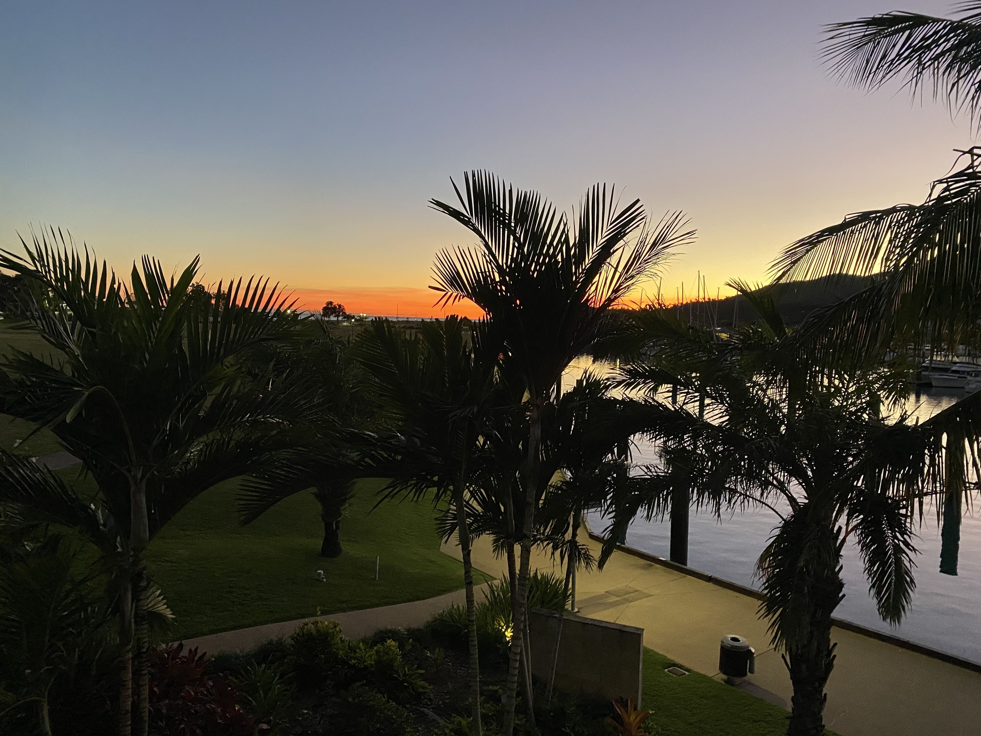 Marina Beauty.Luxury Airlie Waterfront.3 King Beds — image 26