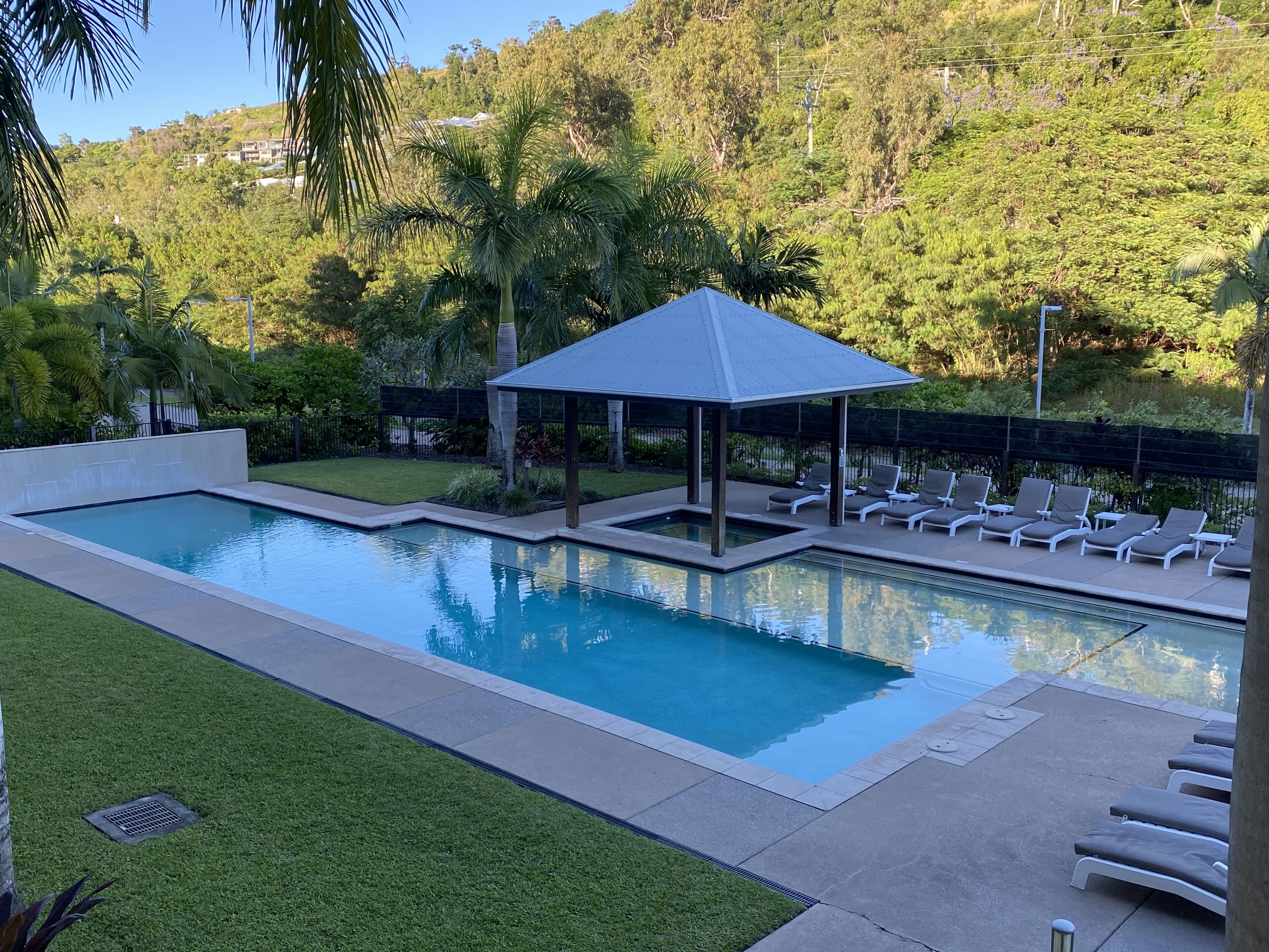 Marina Beauty.Luxury Airlie Waterfront.3 King Beds — image 5