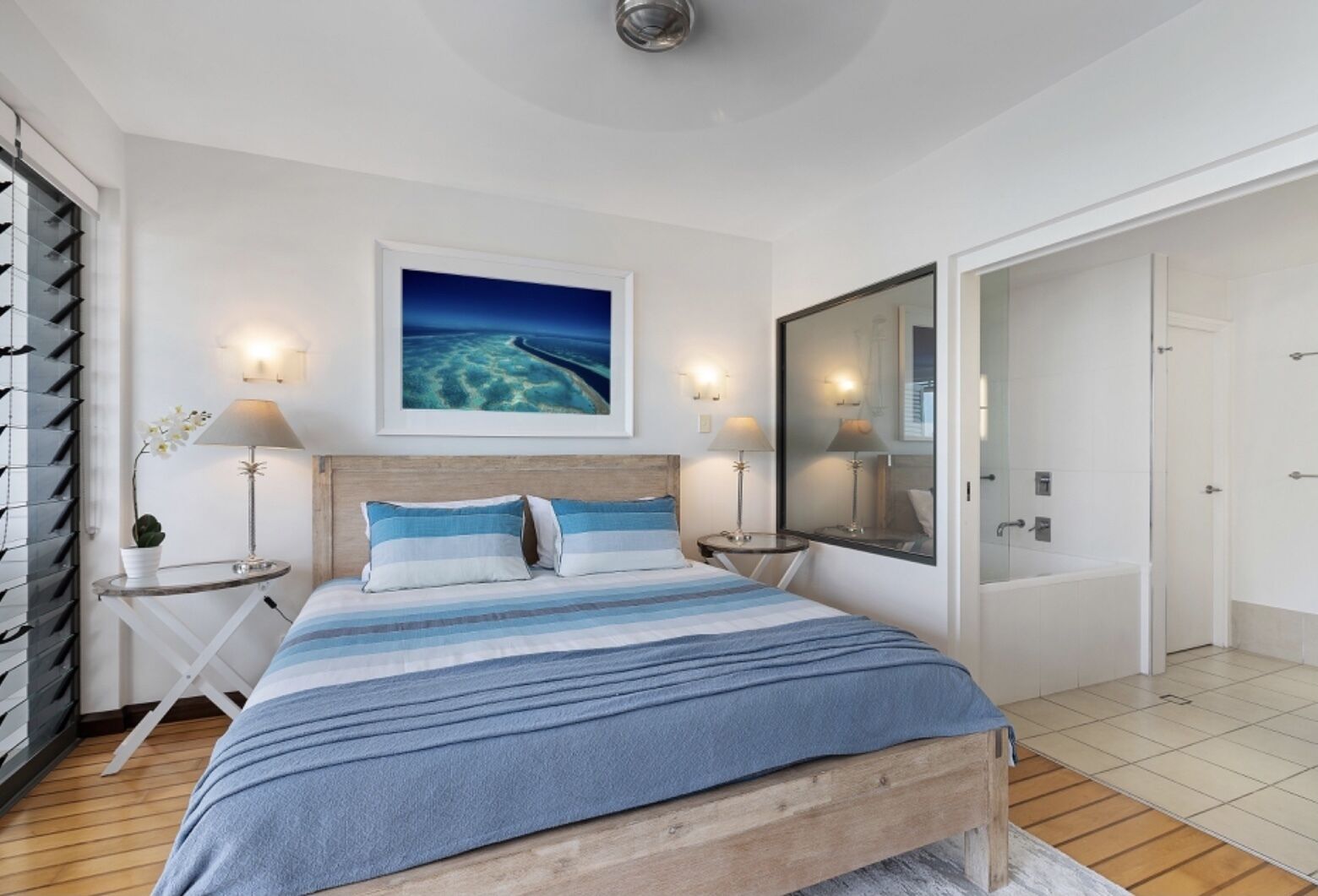 Marina Beauty.Luxury Airlie Waterfront.3 King Beds — image 12
