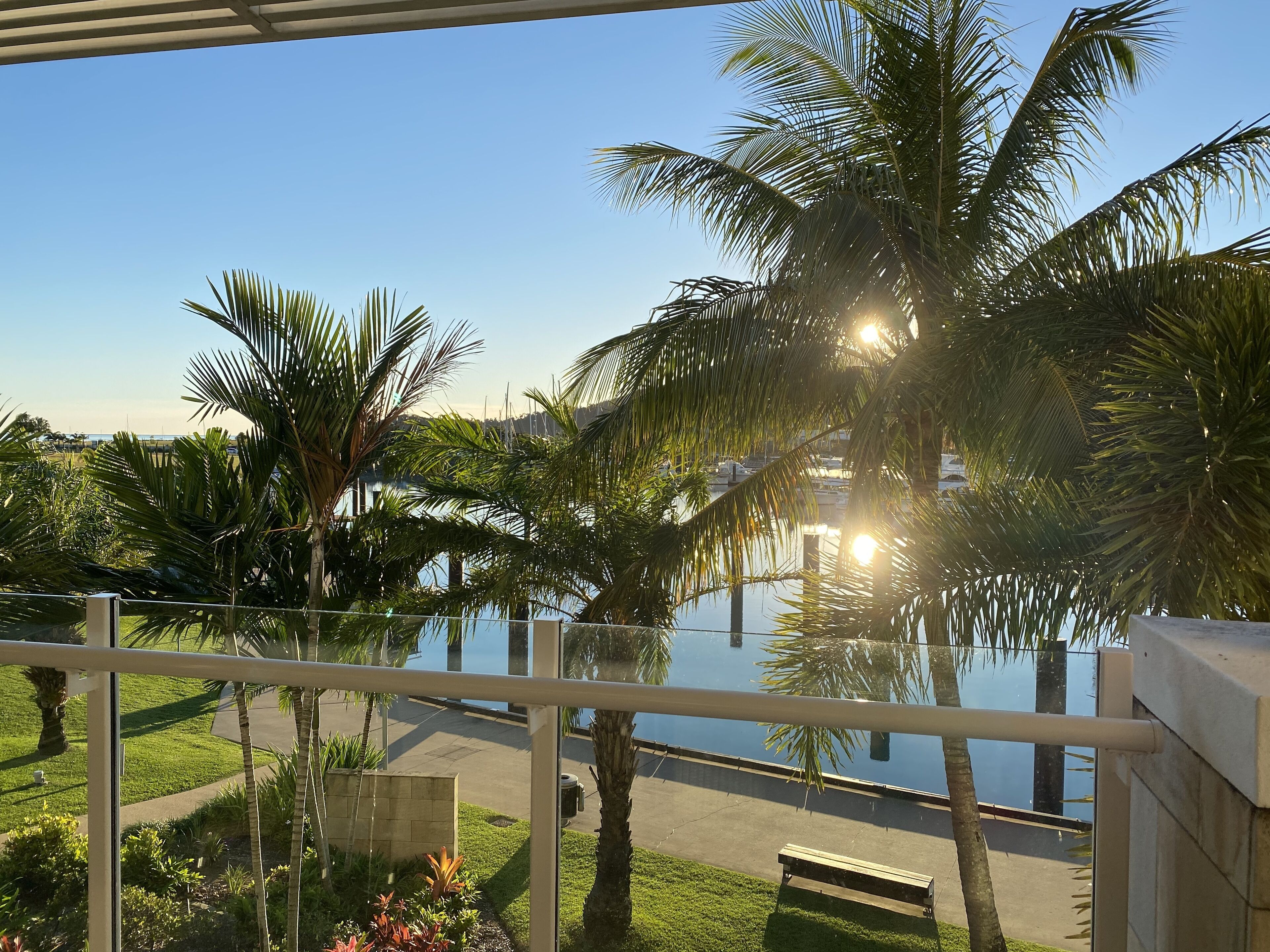 Marina Beauty.Luxury Airlie Waterfront.3 King Beds — image 27