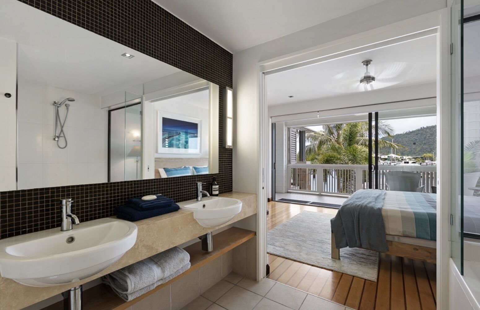 Marina Beauty.Luxury Airlie Waterfront.3 King Beds — image 16