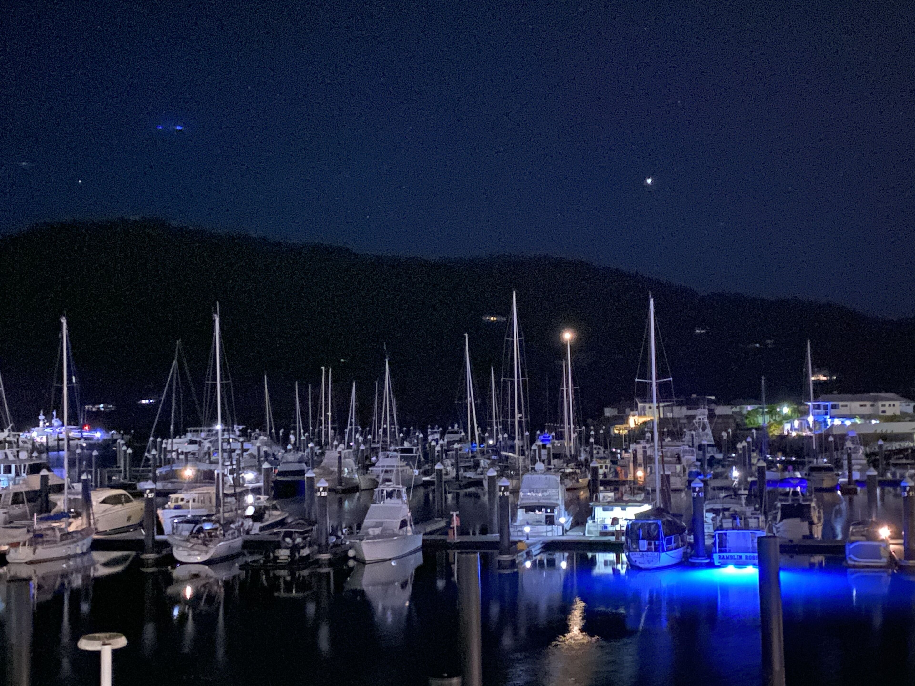 Marina Beauty.Luxury Airlie Waterfront.3 King Beds — image 28