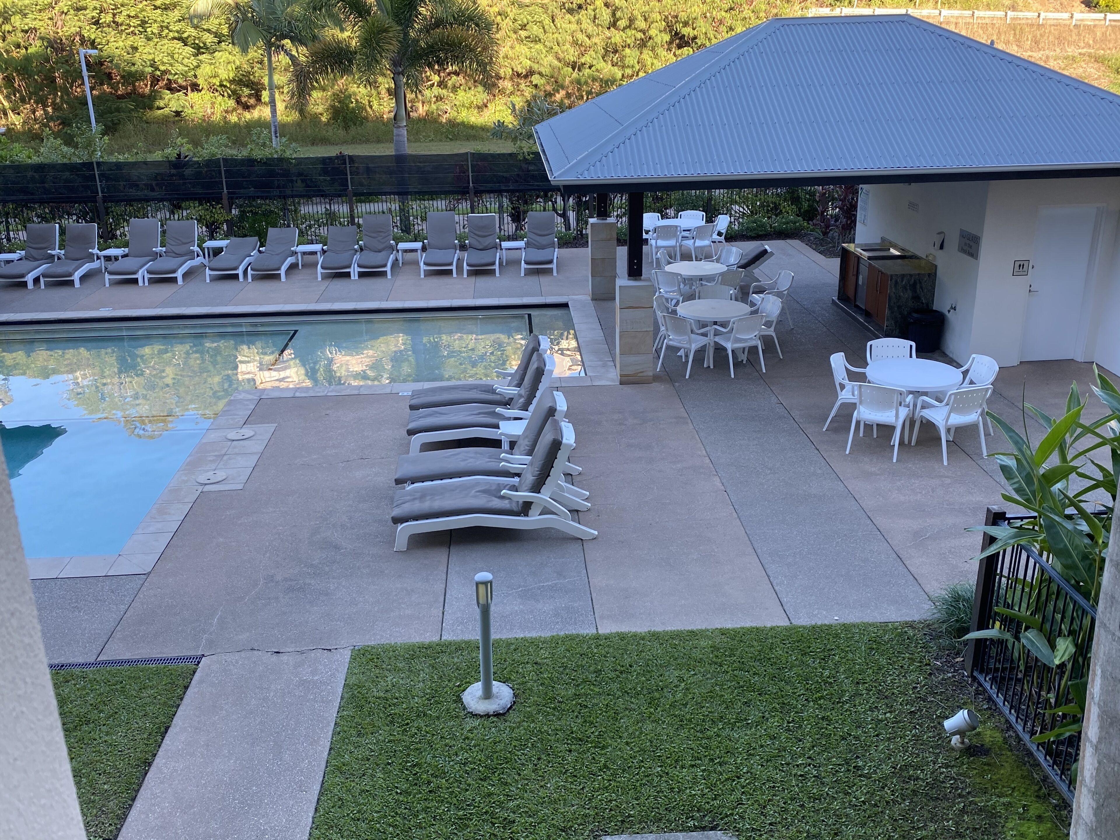 Marina Beauty.Luxury Airlie Waterfront.3 King Beds — image 7