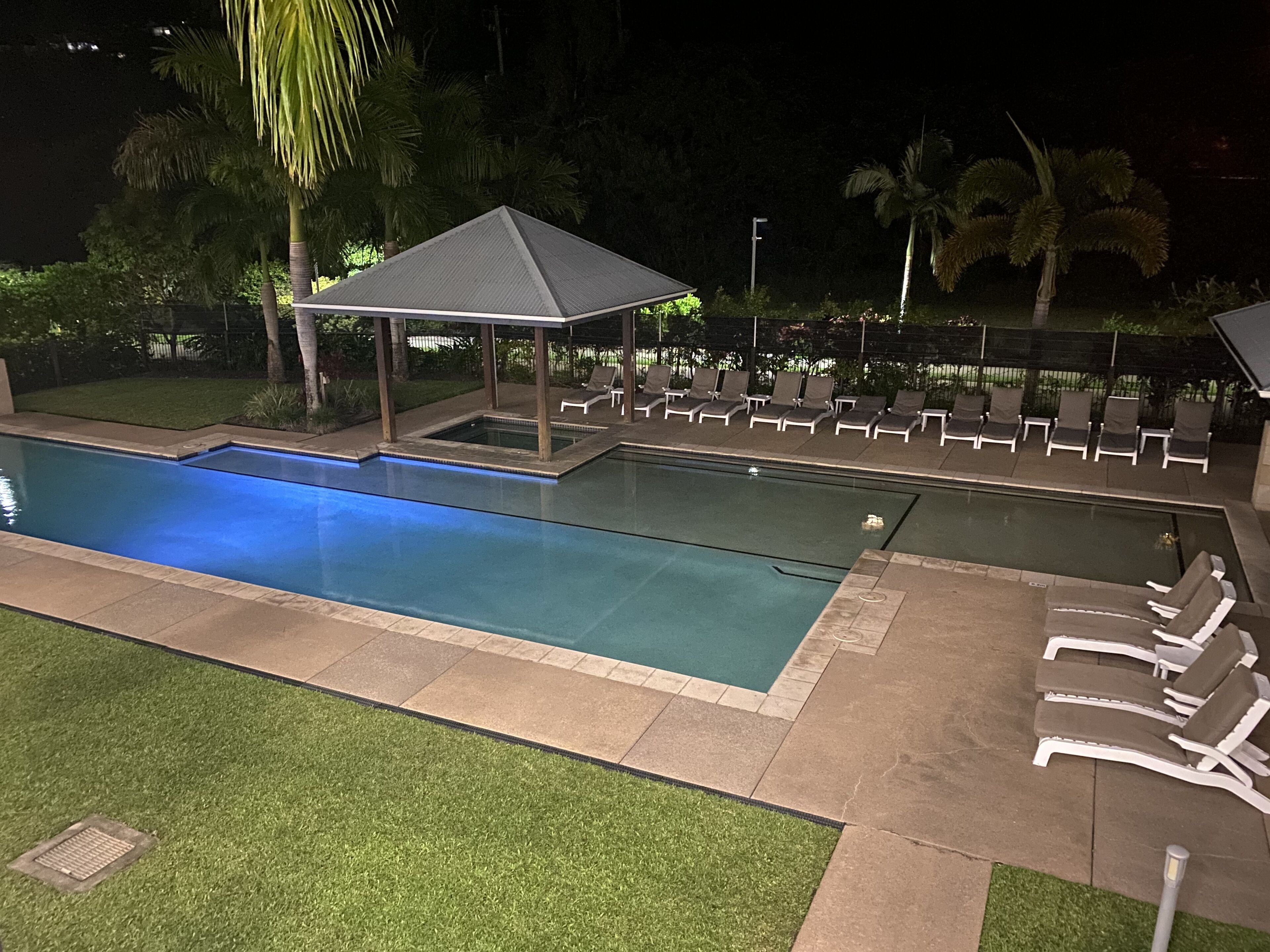Marina Beauty.Luxury Airlie Waterfront.3 King Beds — image 4