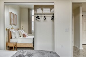 2 sovrum, strykjärn/strykbräda, wi-fi och sängkläder