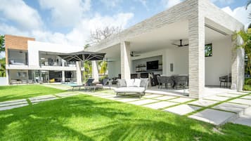 Villa, 5 Bedrooms | Exterior