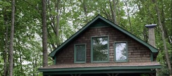 Cottage on 7 acres between West Jefferson and Boone. Pet Friendly HighSpeed Int