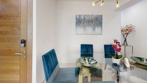 Dining - Luxurious 2BR condo with Rooftop, jacuzzi and BBQ (Santo Domingo)