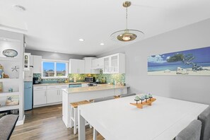 Fridge, microwave, oven, stovetop - Casa Azul- just blocks from Rio del Mar beach! (Aptos)